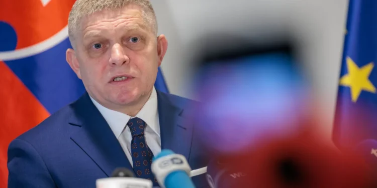 Eslováquia vai usar poder de veto contra Kyiv após corte de gás russo