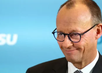 Merz e Macron abrem “novo capítulo” nas relações franco-alemãs