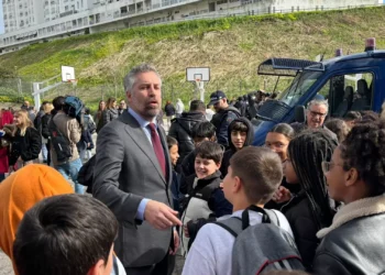 Montenegro já devia ter esclarecido polémica de empresa familiar, diz Pedro Nuno Santos