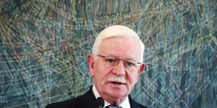 Governo quer fechar negociação para novas autoridades das Finanças até abril