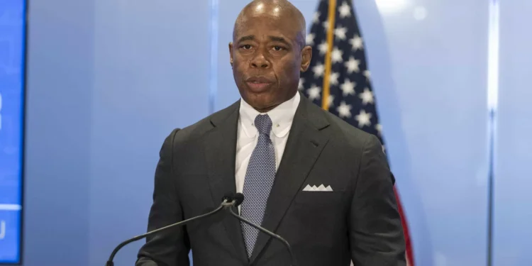 Governo dos EUA quer acabar com julgamento do autarca de Nova Iorque