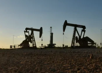 Cotação do Brent para entrega em abril sobe 0,26% para 76,04 dólares