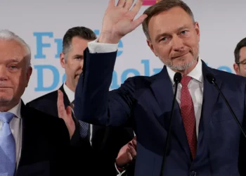 Líder do Partido Democrático Livre alemão anuncia retirada da política