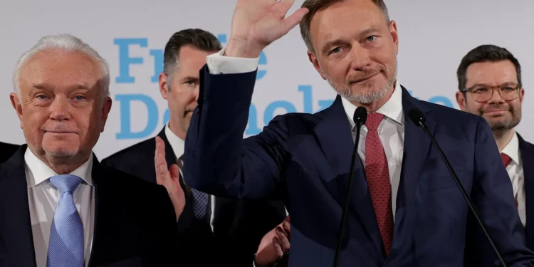 Líder do Partido Democrático Livre alemão anuncia retirada da política