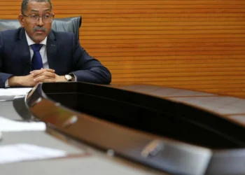 Ministro angolano preocupado com queda de preços dos diamantes