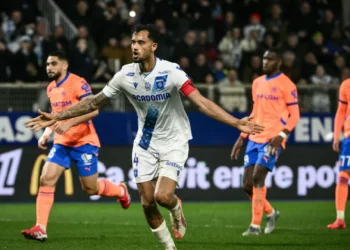 Marseille vacila em Auxerre na perseguição ao líder destacado PSG