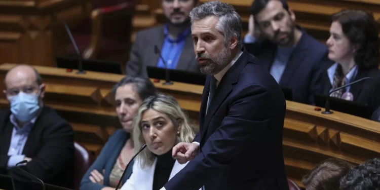 “Governo de casas e casinhas”. PS recusa comissão de inquérito para esclarecimentos de Montenegro