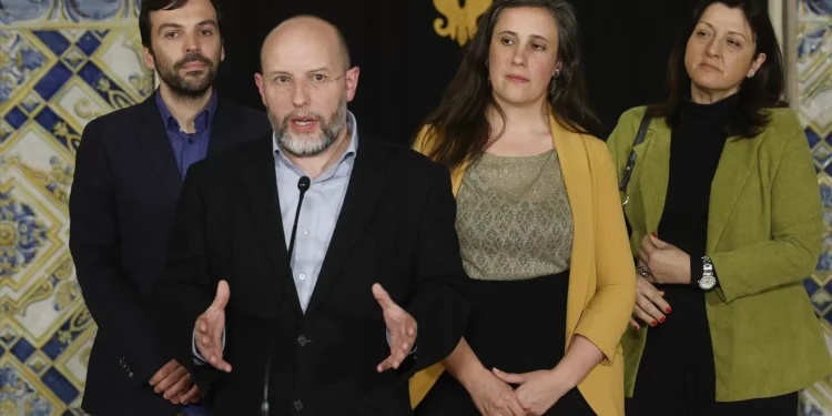 Livre prefere eleições em 11 de maio sem colocar em causa sessão do 25 de Abril