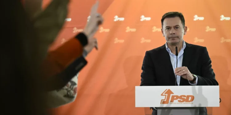 Montenegro vendeu ações antes de tomar posse com mais valias de 200 mil euros