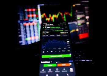 Bolsa de Lisboa cai 0,64% com Mota-Engil a perder 4%