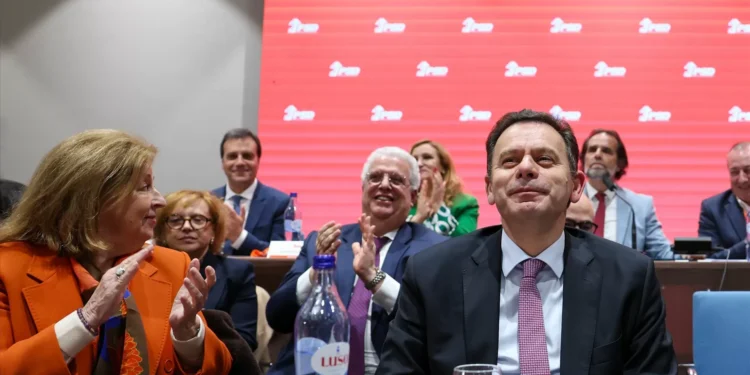 Montenegro propõe coligação com CDS, sem monárquicos