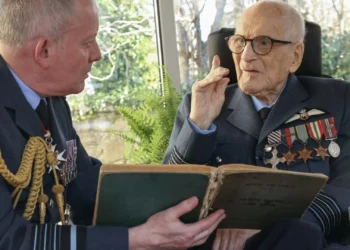 Morreu o último piloto que defendeu Reino Unido dos nazis. Tinha 105 anos