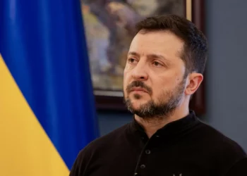 Zelensky apoia “visão” de Macron para paz com garantias de segurança