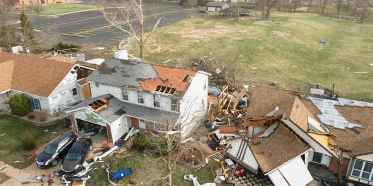Sobe para 18 n.º de mortos em tempestades violentas e tornados nos EUA