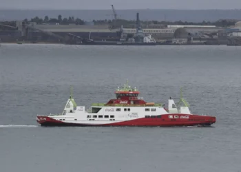 Trabalhadores da Atlantic Ferries em plenário com paragem de atividade