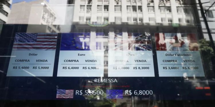 Brasil regista primeira balança comercial negativa mensal em três anos