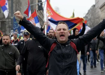 Manifestação anticorrupção em Belgrado junta mais de 100 mil pessoas