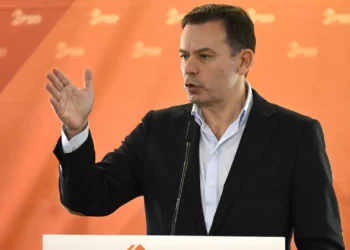 Montenegro não recua na moção de confiança