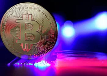 Bitcoin perde 22,5% desde máximos de janeiro e fica em 84.637 dólares