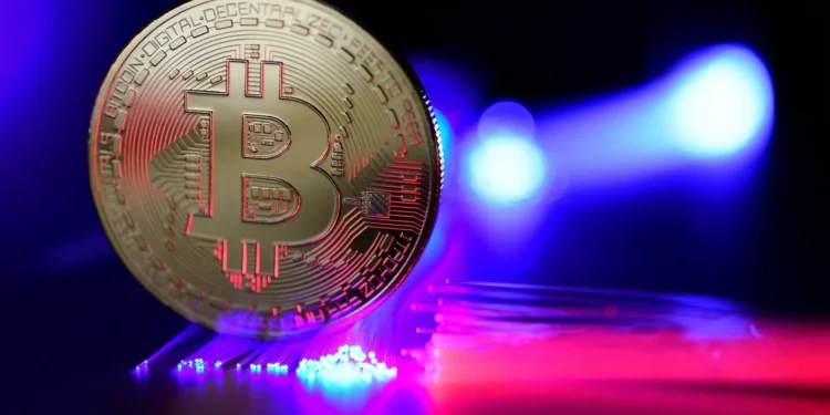 Bitcoin perde 22,5% desde máximos de janeiro e fica em 84.637 dólares