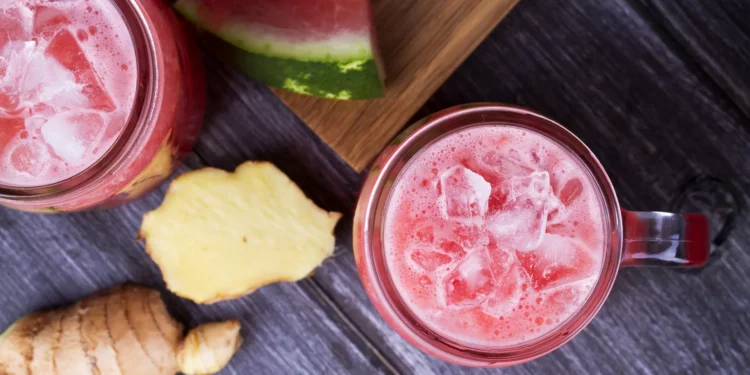 Sumo de melancia e gengibre para combater aqueles quilinhos a mais