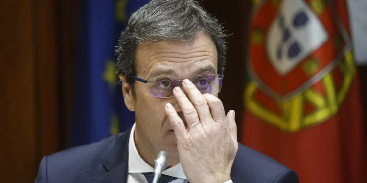 Hernâni Dias retoma mandato como deputado no Parlamento