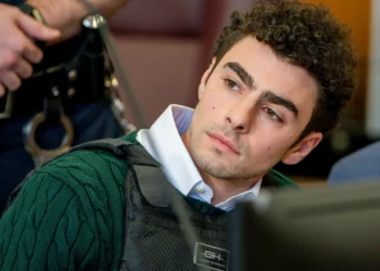 Bilhete em forma de coração encontrado em meias para Luigi Mangione