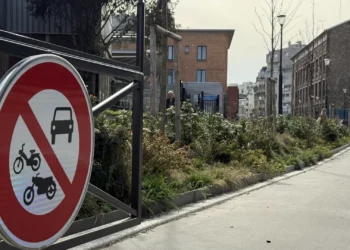 Paris encerra 500 ruas ao trânsito e acaba com lugares de estacionamento
