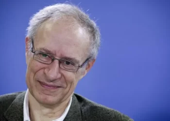 Francisco Louçã regressa às listas do BE e será cabeça de lista por Braga