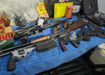 Mais de 2 mil produtos de futebol falsificados são apreendidos em SP