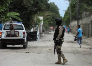 Gangues lançam novo ataque à capital do Haiti e polícia promete travá-los