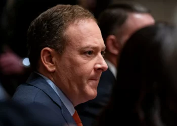 Líder da Agência de Proteção Ambiental dos EUA revoga dezenas de regulamentos