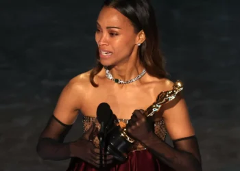 Zoe Saldaña vence Óscar de Melhor Atriz Secundária: “Filha de imigrantes”