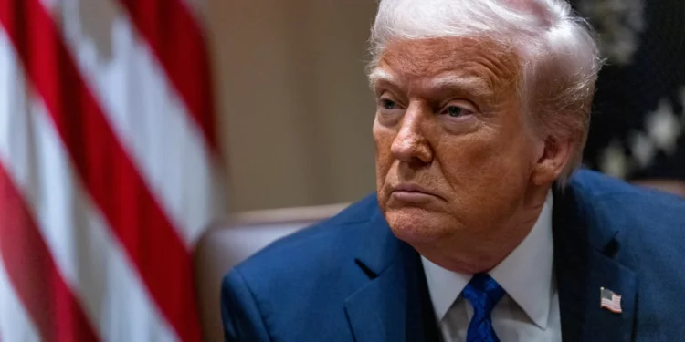 Trump demite diretor da Agência de Segurança Nacional sem dar justificação