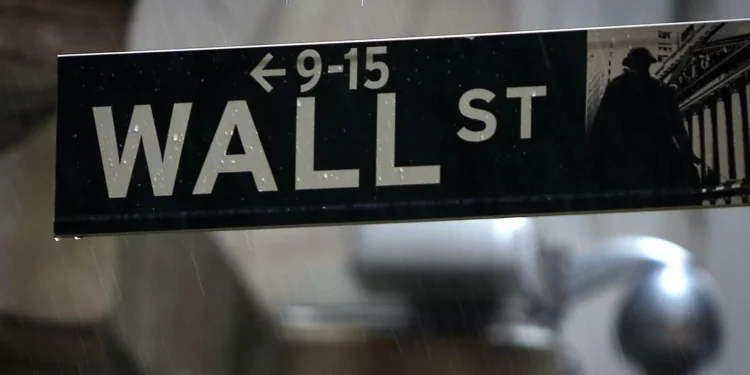 Wall Street encerra em alta com investidores a olhar para dados económicos