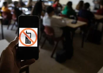 Redes sociais: AD pode limitar número de horas e conteúdos a que crianças podem aceder