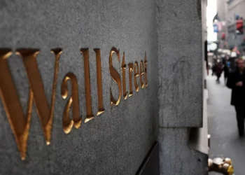 Wall Street fecha em baixa após volatilidade elevada e atenta à guerra comercial