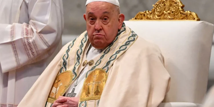 Arcebispo excomungado ataca Papa: “Terá de responder pelos crimes”