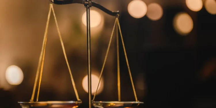 Tribunal mantém detenção domiciliária de assessor de Netanyhau