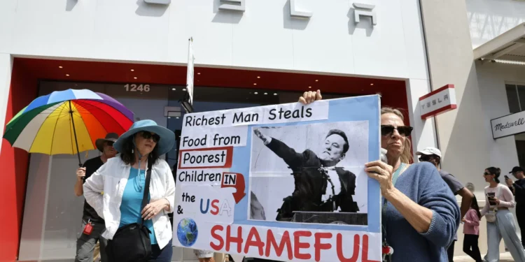 Revolta contra Musk baixa vendas, lucros e capitalização bolsista da Tesla