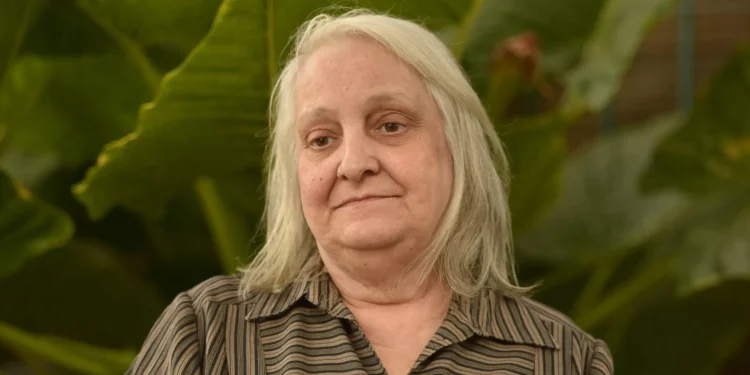 Papa não viu irmã mais nova durante 12 anos. Último abraço ficou por dar