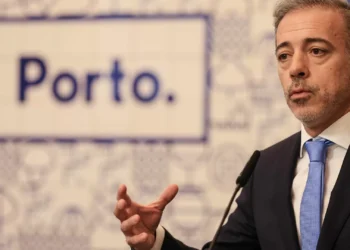 PS faz queixa de ministro Pedro Duarte por “uso do aparelho de Estado” para campanha