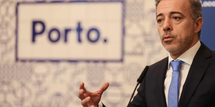 PS faz queixa de ministro Pedro Duarte por “uso do aparelho de Estado” para campanha