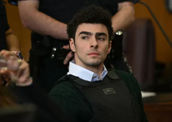 Luigi Mangione indiciado de acusações federais por homicídio de CEO