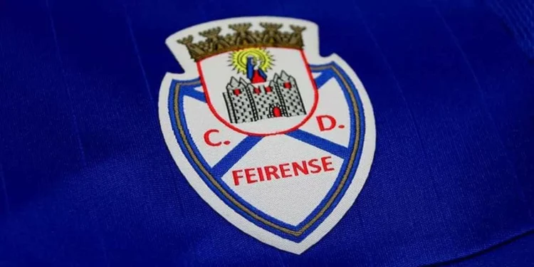 Adepto cuspiu em árbitro no Feirense-FC Porto B. Conheça a multa aplicada