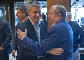 Carneiro afasta para já comissão de inquérito a Montenegro