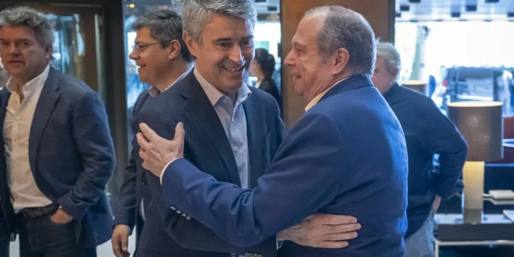 Carneiro afasta para já comissão de inquérito a Montenegro