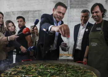 Montenegro diz que AD está a crescer. Candidatura acusa PS de criar “farsa” na campanha