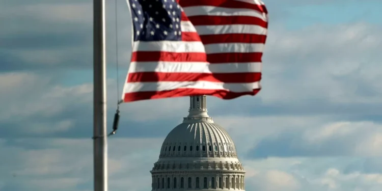 Cortes de Trump na saúde pública ameaçam 28,6 milhões de latinos nos EUA