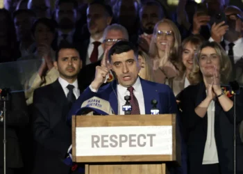Nacionalista George Simion reconhece derrota nas presidenciais da Roménia